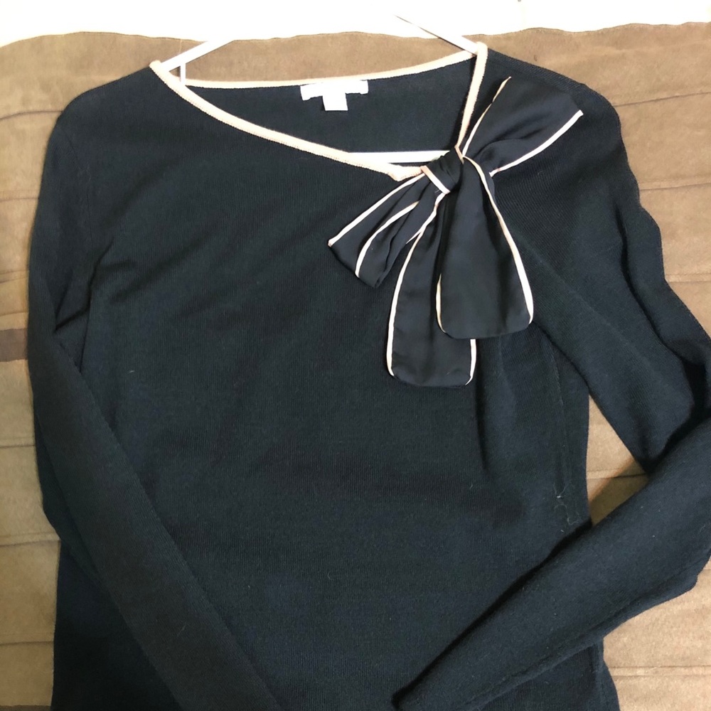 Black top with a bow detail